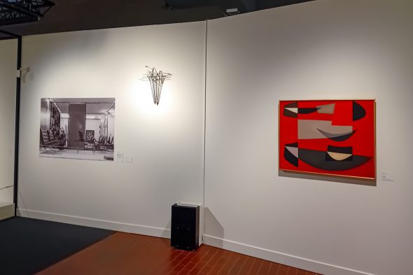 Werke in der Luc-Peire-Ausstellung in Knokke-Heist