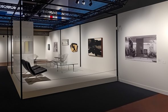 Werke in der Luc-Peire-Ausstellung in Knokke-Heist