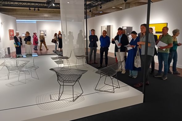 Werke in der Luc-Peire-Ausstellung in Knokke-Heist