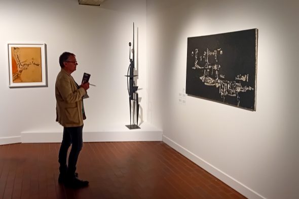 Werke in der Luc-Peire-Ausstellung in Knokke-Heist