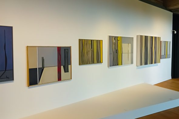Werke in der Luc-Peire-Ausstellung in Knokke-Heist