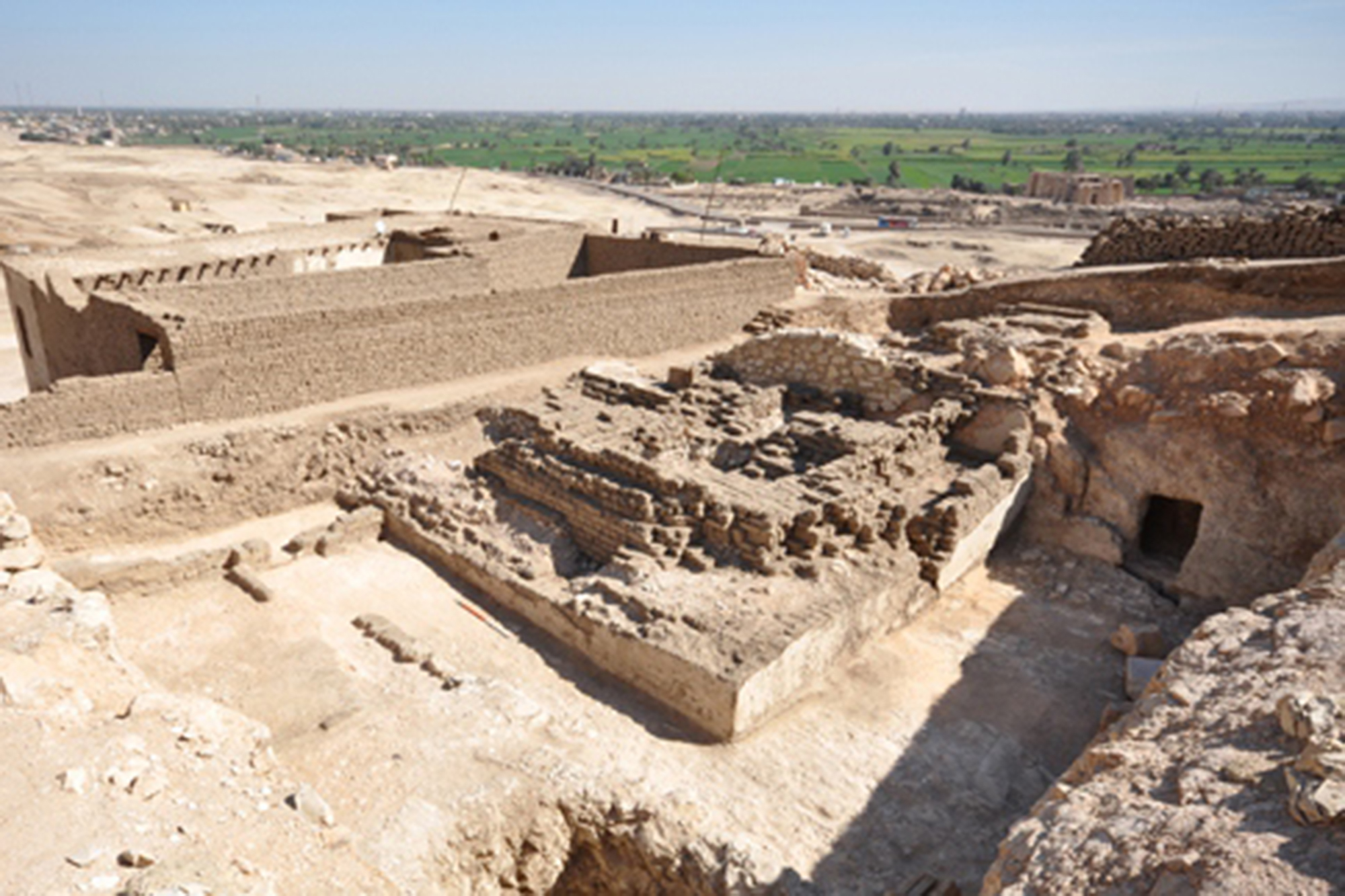 arch-ologen-entdecken-3-000-jahre-altes-grab-bei-luxor