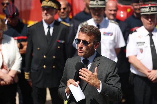 Frankreichs Präsident Emmanuel Macron hält eine Ansprache in Fontainebleau