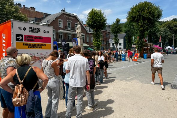 Menschen bei den Francofolies de Spa 2026