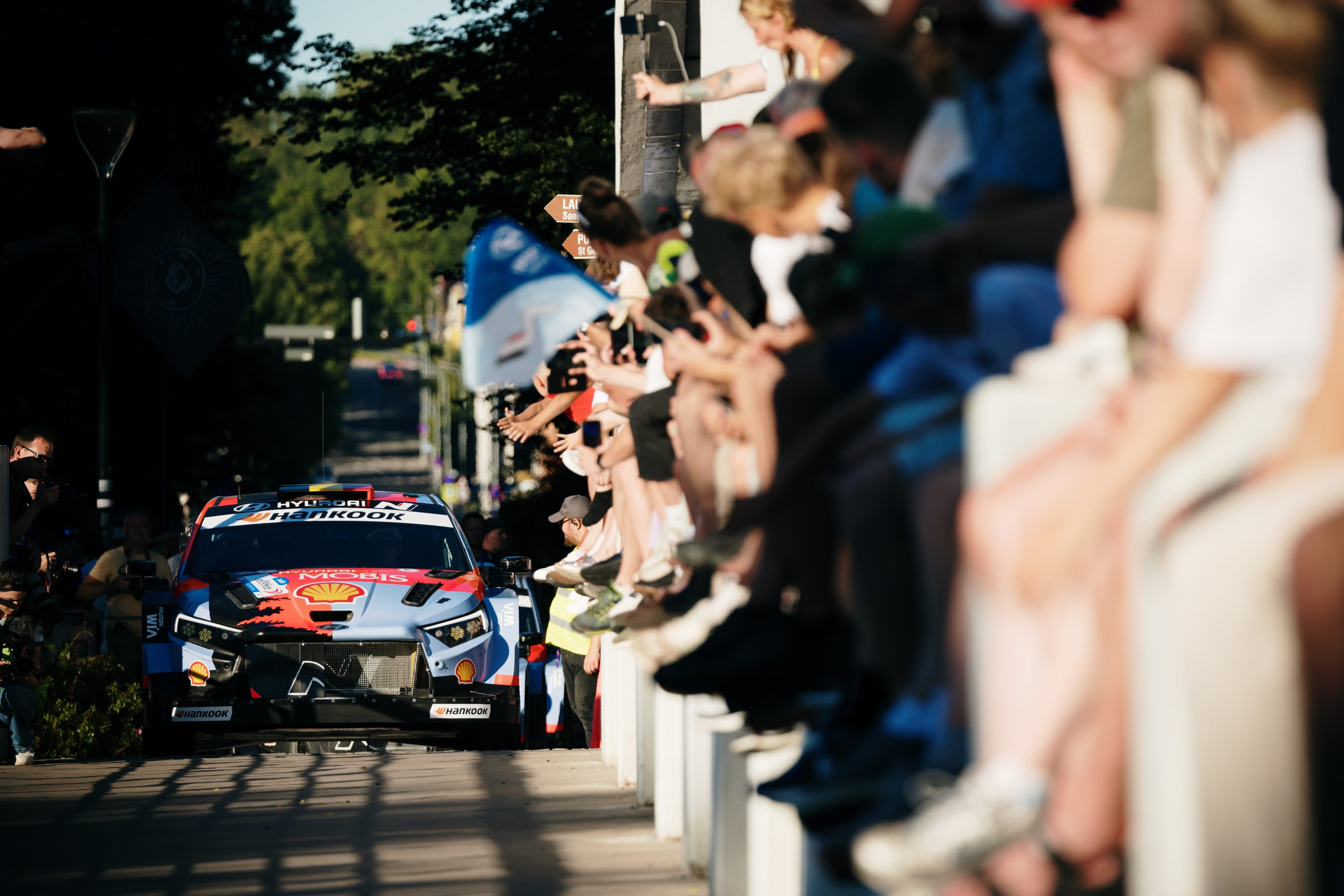 Rallye-Estland-Sami-Pajari-an-der-Spitze-Thierry-Neuville-auf-Platz-f-nf