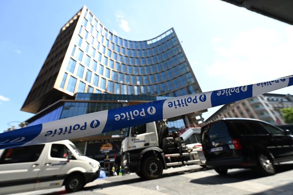 Polizeiabsperrband vor dem Oxy-Gebäude in Brüssel