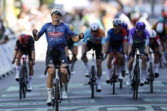 Jasper Philipsen gewinnt die 17. Etappe der Tour de France im Massensprint