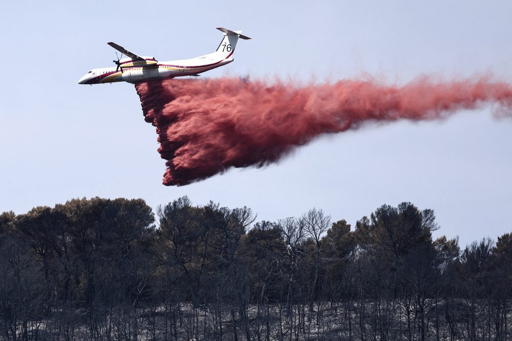 Löschflugzeug im Einsatz
