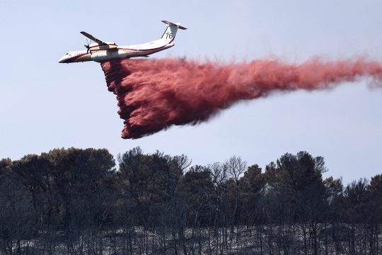 Löschflugzeug im Einsatz