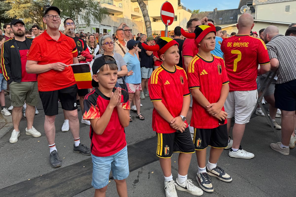 Fans der Roten Teufel schauen in St. Vith gemeinsam das WM-Spiel