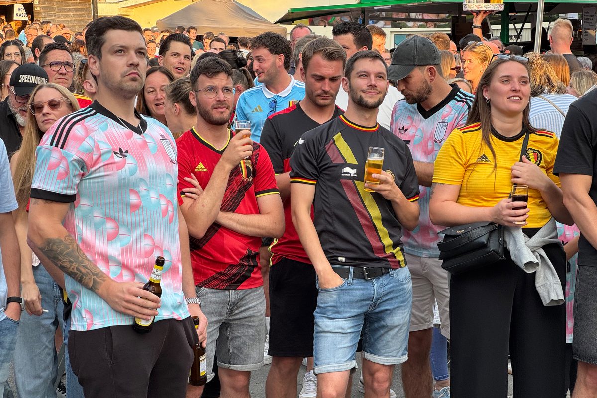 Fans der Roten Teufel schauen in St. Vith gemeinsam das WM-Spiel