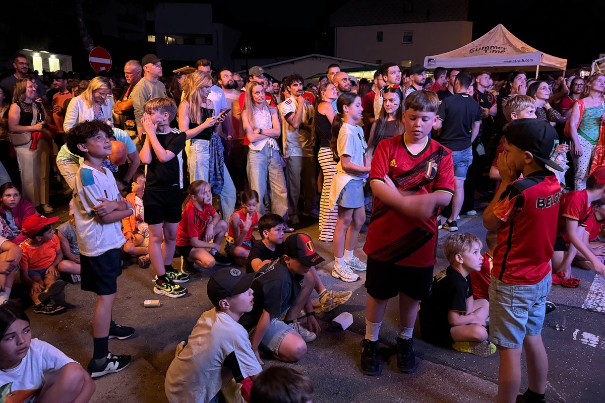 Fans der Roten Teufel schauen in St. Vith gemeinsam das WM-Spiel
