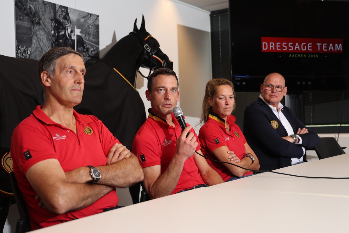 Wim Verwimp, Justin Verboomen, Larissa Paulius und der Dressur-Teammanager Jeroen Van Lent bei der Pressekonferenz der "Red Musketeers"