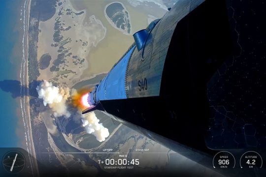 Die Riesen-Rakete Starship beim Abheben