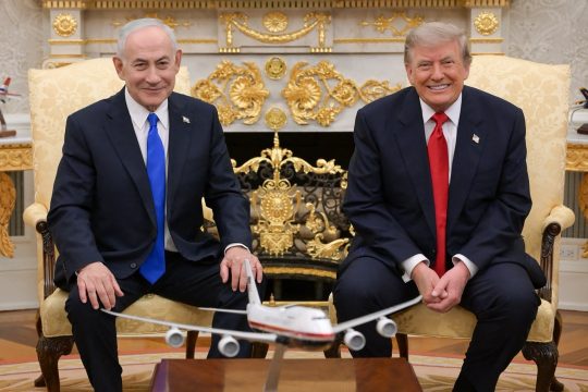 Israels Ministerpräsident Netajanhu trifft US-Präsident Trump (Bild: GPO/AFP)