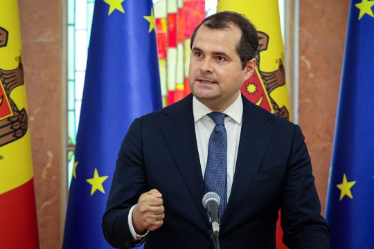 Der Ministerpräsident der Republik Moldau, Vasile Tofan, hält eine Rede