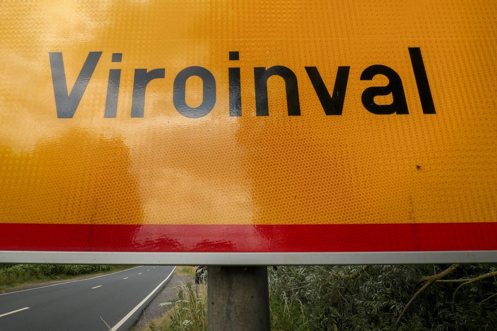 Ortseingangsschild von Viroinval