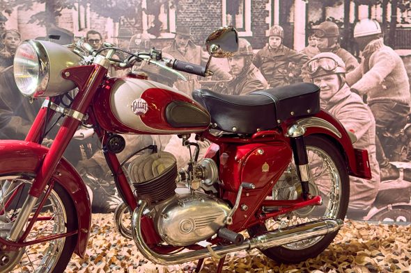 ein altes Motorrad der Marke Gillet