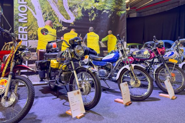 Motorräder verschiedener Marken