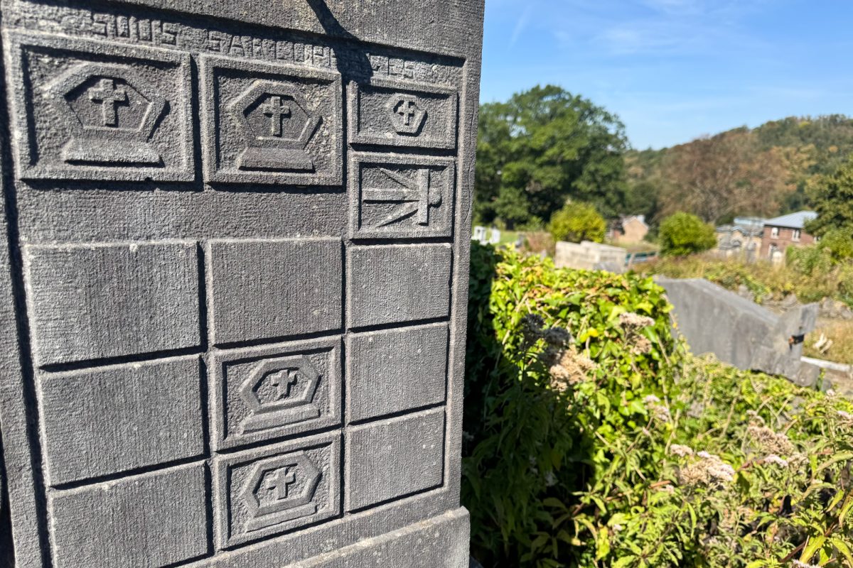 Detailaufnahme einer Grabanlage