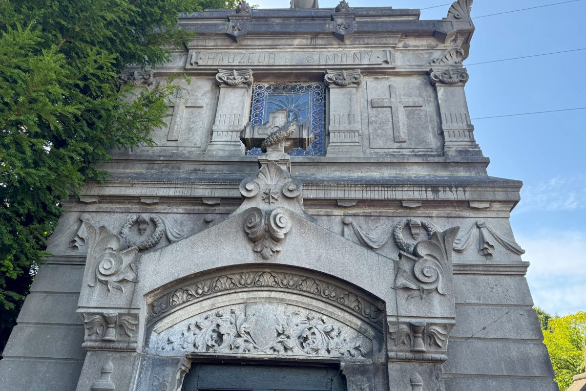 Eingangsbereich zur Gruft der Familie Hauzeur-Simony