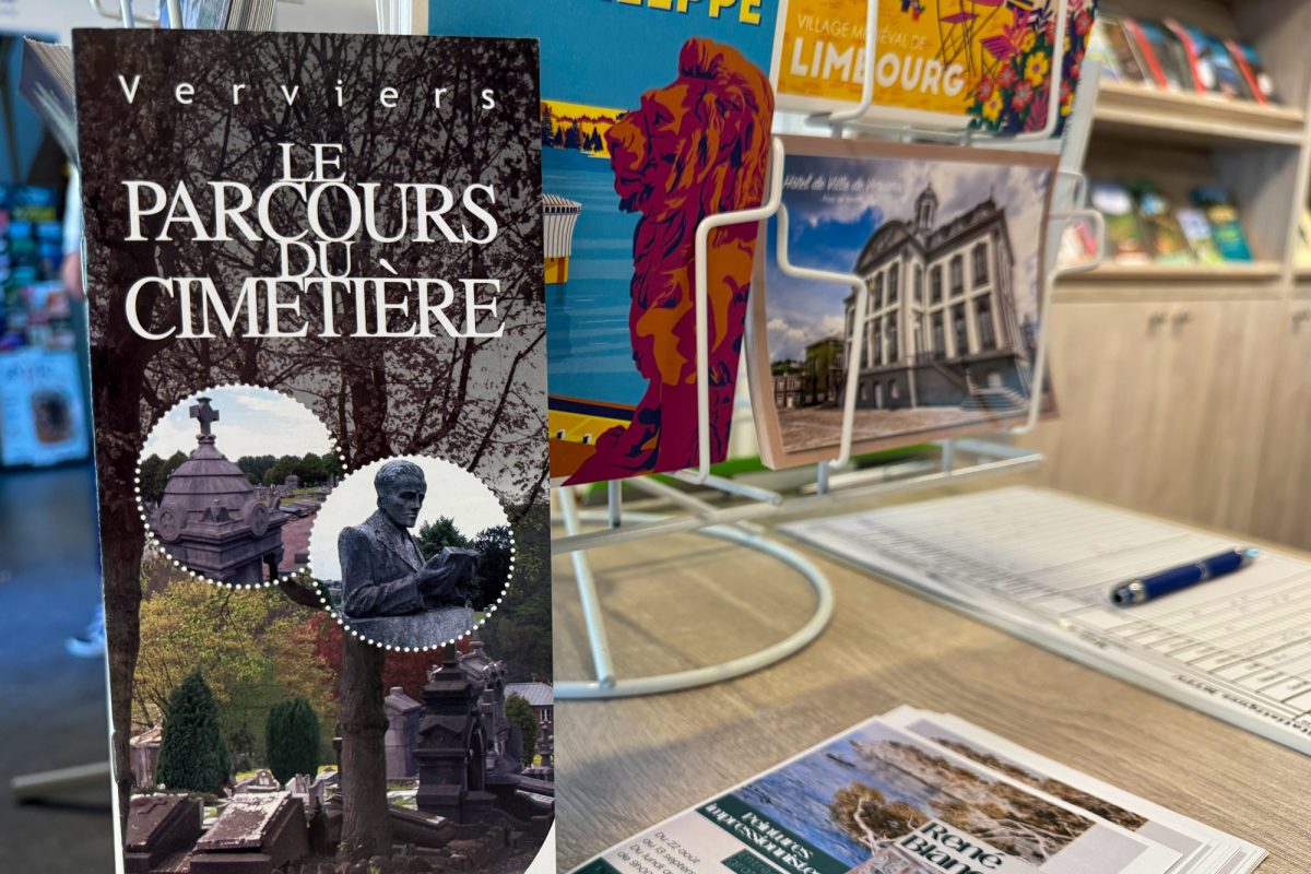 Infobroschüre im Tourismusbüro mit Titel "Le parcours du cimetière"
