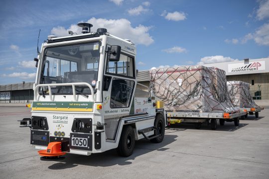 Brüsseler Flughafen testet autonomes Zugfahrzeug