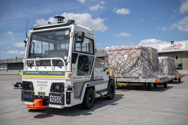 Brüsseler Flughafen testet autonomes Zugfahrzeug