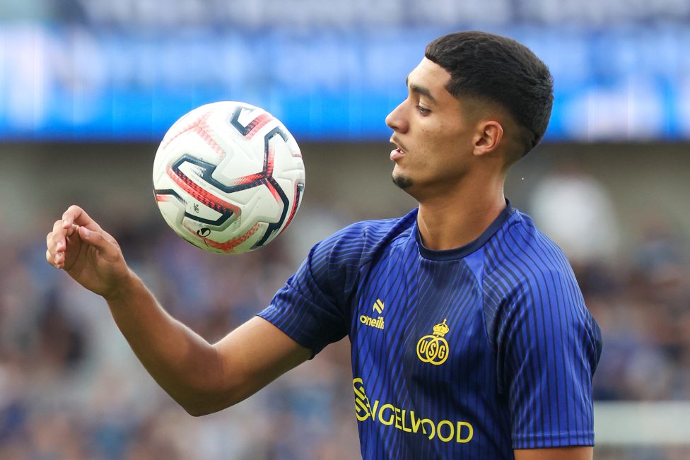 Anan Khalaili von Supercup-Gewinner Union Saint-Gilloise mit dem neuen Ball