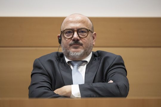 Innenminister Bernard Quintin im Innenausschuss des Parlaments am 20. August 2026