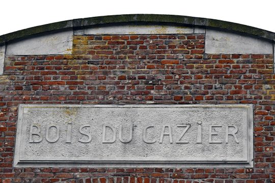 Schriftzug "Bois du Cazier" an der Gedenkstätte