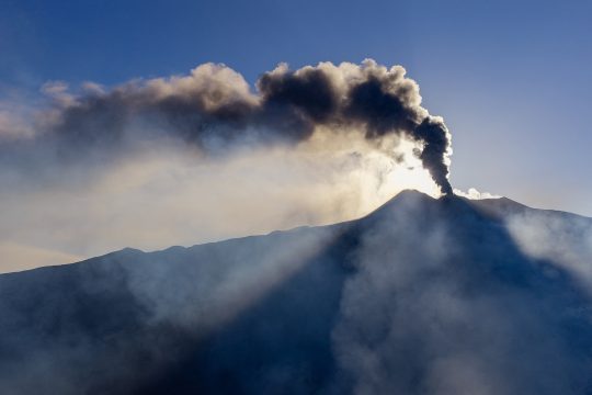 Aschewolke über dem Ätna am Dienstag