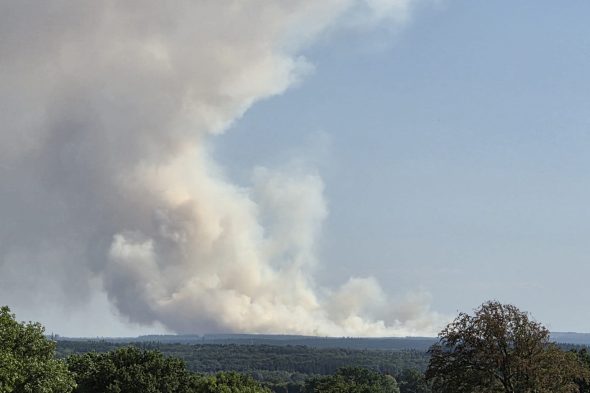 Rauch über dem Hohen Venn von Walhorn aus gesehen