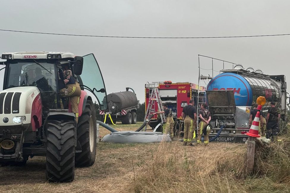 Feuerwehrleute aus Kalterherberg im Einsatz beim Vennbrand am Sonntagabend