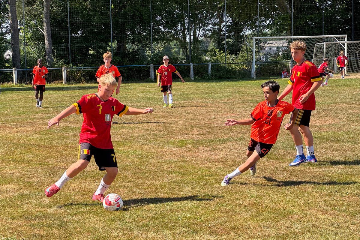 Junge Spieler in Aktion