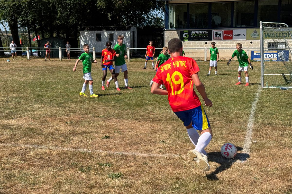 Junge Spieler in Aktion