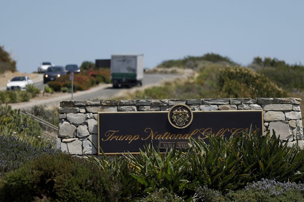 Schild vor dem Golfplatz von US-Präsident Trump in Los Angeles