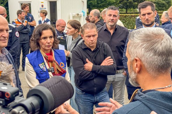 Hadja Lahbib besucht das Kommandozentrum in Sourbrodt