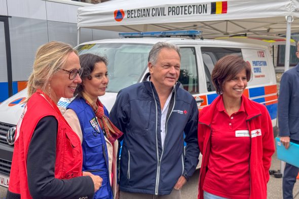 Hadja Lahbib besucht das Kommandozentrum in Sourbrodt