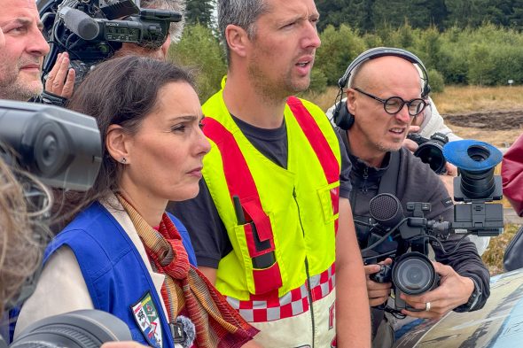 Hadja Lahbib besucht das Kommandozentrum in Sourbrodt
