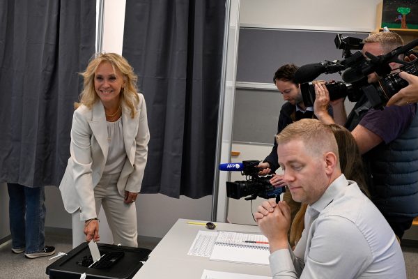 Islands Außenministerin Thorgerdur Katrin Gunnarsdottir bei der Stimmabgabe