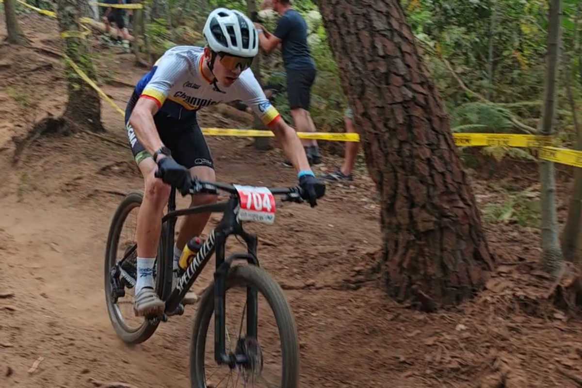 Jan Fonk mit dem Mountainbike auf der Strecke