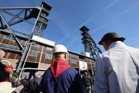 Bergarbeiter bei einer Gedenkfeier an der Grube in Marcinelle