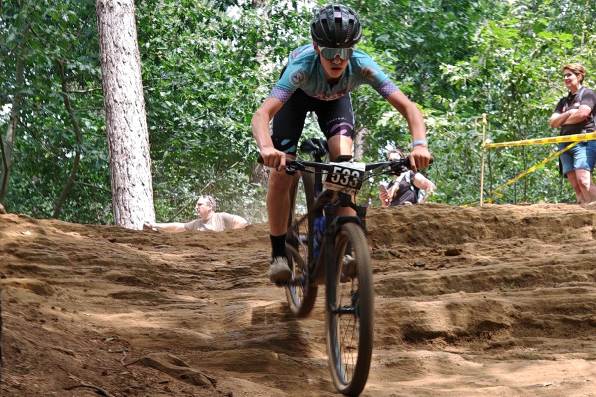 Mattis Reuter mit dem Mountainbike auf der Strecke