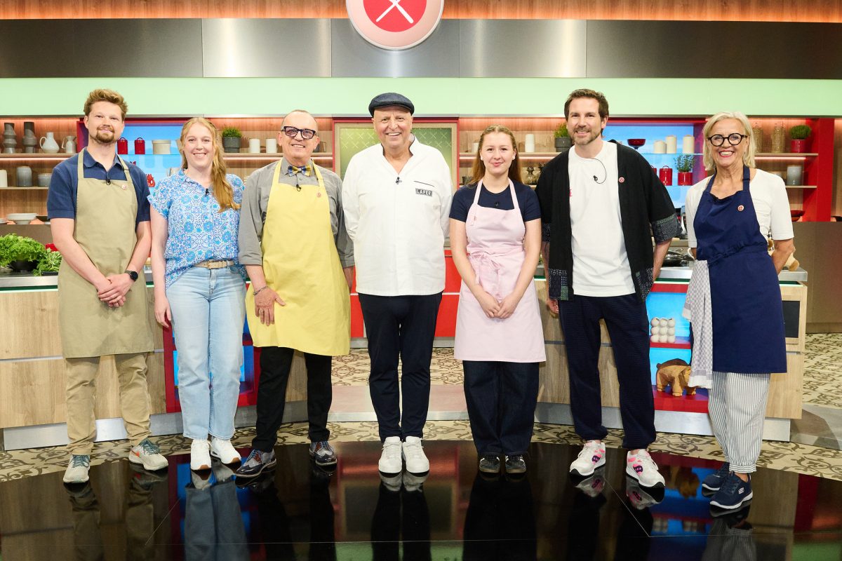 Von links: Kandidaten Malte Multusch, Megan Kohnen, Dariusz Wieczorek, Moderator Johann Lafer, Kandidaten Maja Kunz, Jens Wienand und Ute Maria Zankl