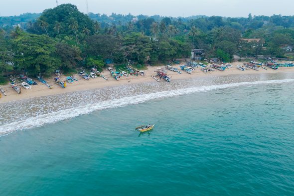 Luftaufnahme eines Strandes in Sri Lanka