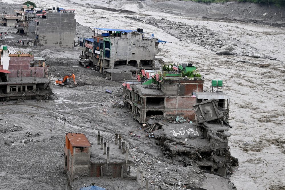 Zerstörte Häuser nach der schweren Flutkatastrophe in Nepal