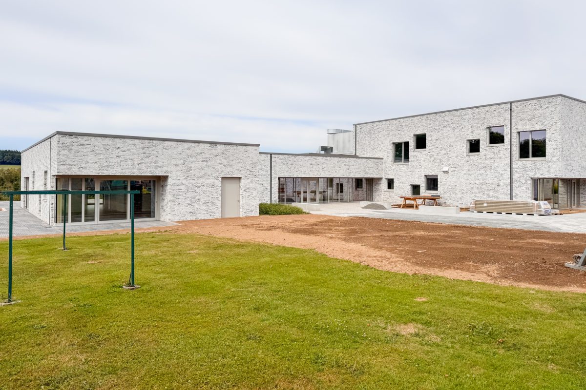 Rohbau der Schule Emmels