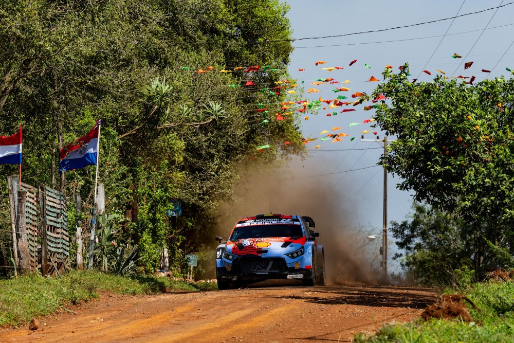 Der Hyundai von Thierry Neuville/Martijn Wydaeghe beim Shakedown der Rallye Paraguay