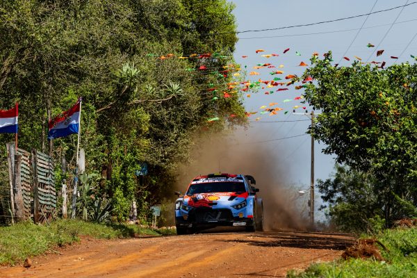 Der Hyundai von Thierry Neuville/Martijn Wydaeghe beim Shakedown der Rallye Paraguay